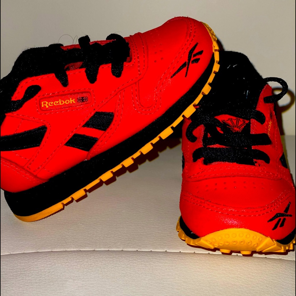 Toddler Unisex Reebok Sneakers Like New!